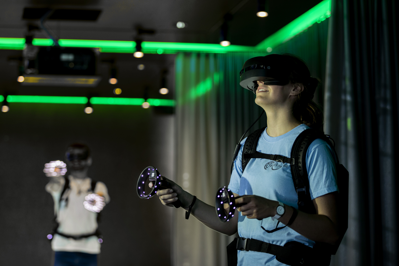 working women with virtual reality